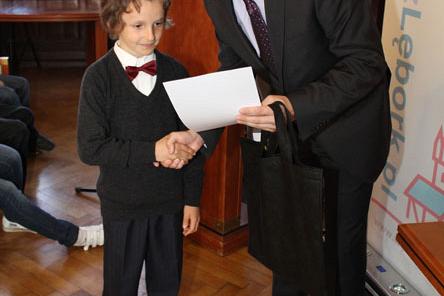 Herb Lęborka i Urząd Miejski w pracach plastycznych