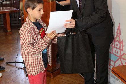 Herb Lęborka i Urząd Miejski w pracach plastycznych