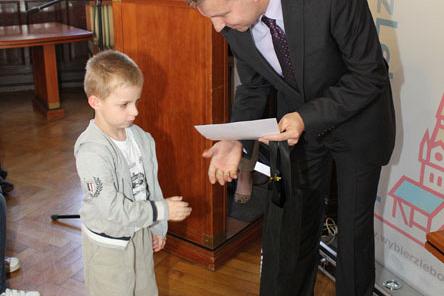 Herb Lęborka i Urząd Miejski w pracach plastycznych