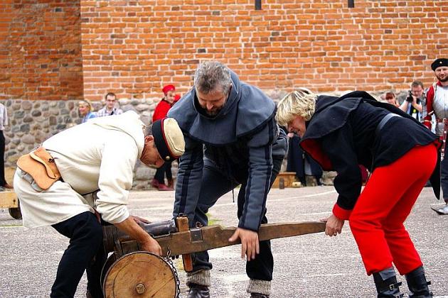 W sobotę dawne rzemiosła, w niedzielę hukną artylerzyści