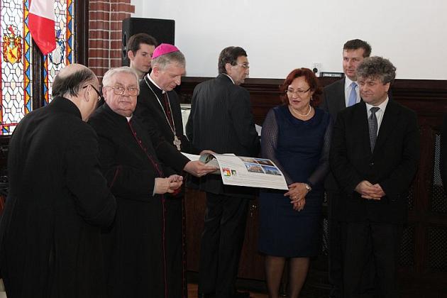 Biskup z kolędą w ratuszu