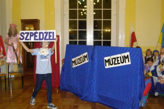 Scenariusze po kaszubsku - w książce „W krôjnie Grifa