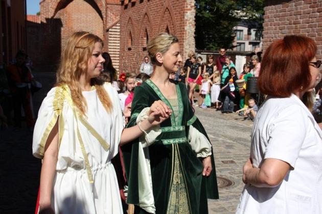 Zatańczyli w średniowiecznym stylu