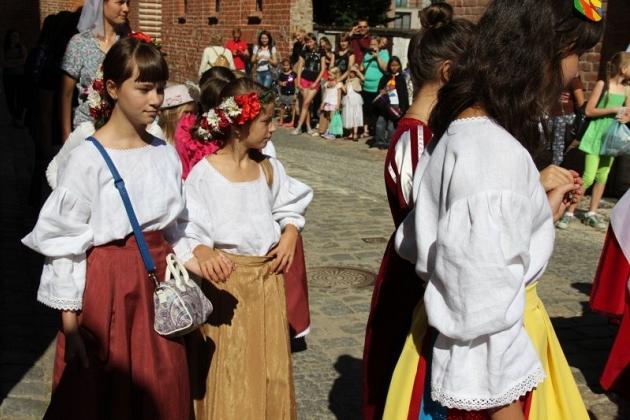 Zatańczyli w średniowiecznym stylu