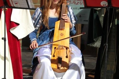 Zatańczyli w średniowiecznym stylu