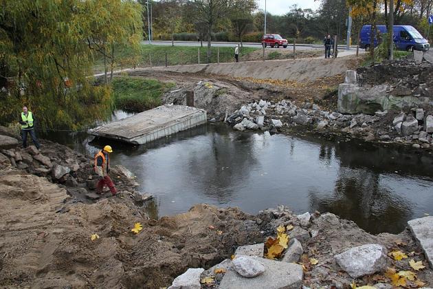 Stary most rozebrany