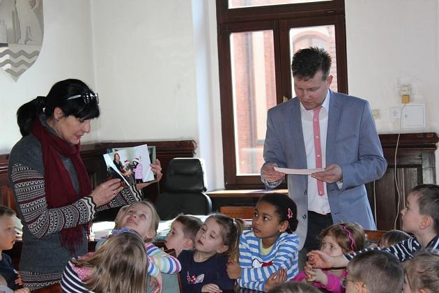 Przedszkolaki zwiedzają Ratusz