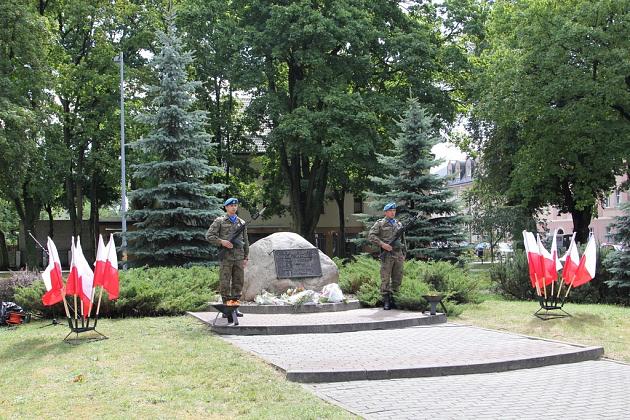 Apel Pamięci, salwa i kwiaty w Święto Wojska Polskiego