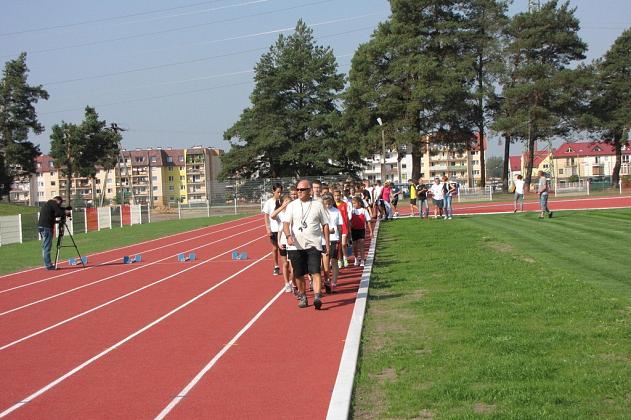 Szkolne zawody lekkoatletyczne na nowej bieżni