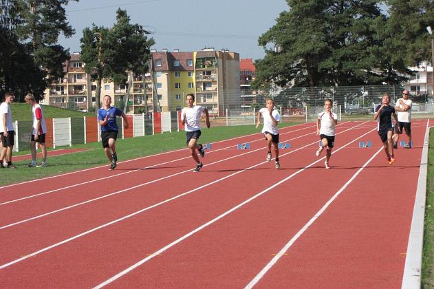 Szkolne zawody lekkoatletyczne na nowej bieżni