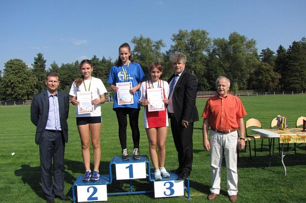 Szkolne zawody lekkoatletyczne na nowej bieżni