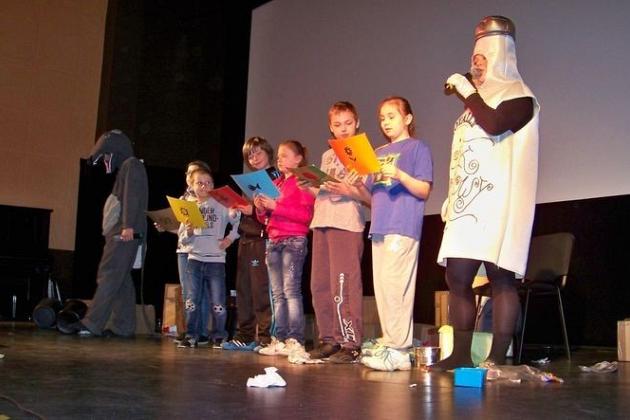 Segregowali śmieci na wesoło