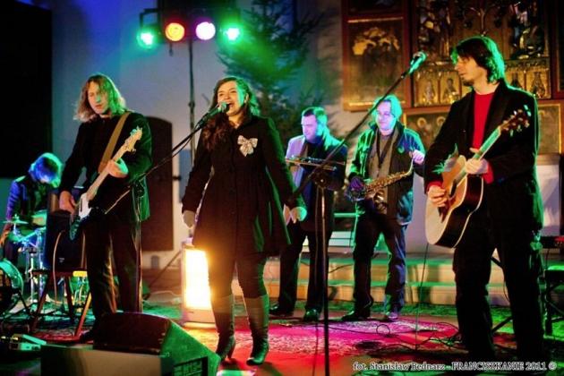 Muzycy Luxtorpedy zagrają kolędy w Lęborku