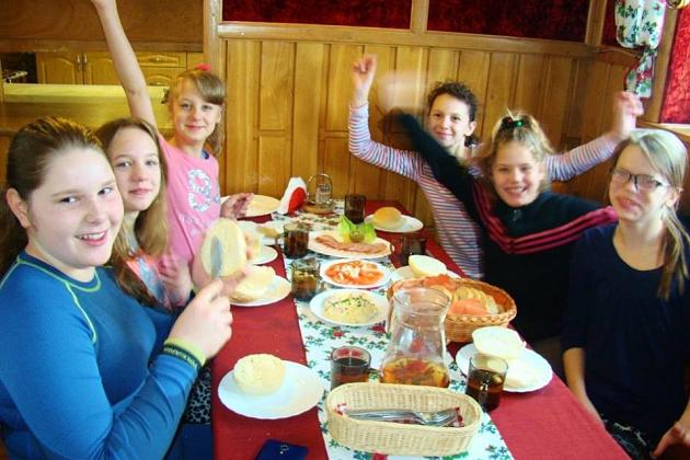 Zimowiska w Tatrach. Jedni wracają, drudzy wyjeżdżają.