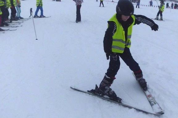 Śnieg,narty i dobra zabawa.