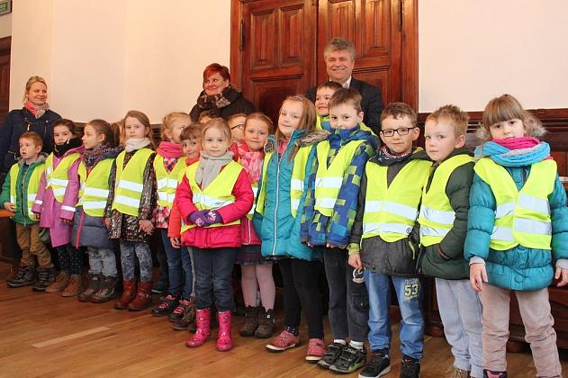 Świąteczna wizyta przedszkolaków z „piątki”