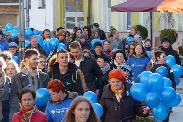 Niebieski Marsz dla Autyzmu przemaszerował przez miasto