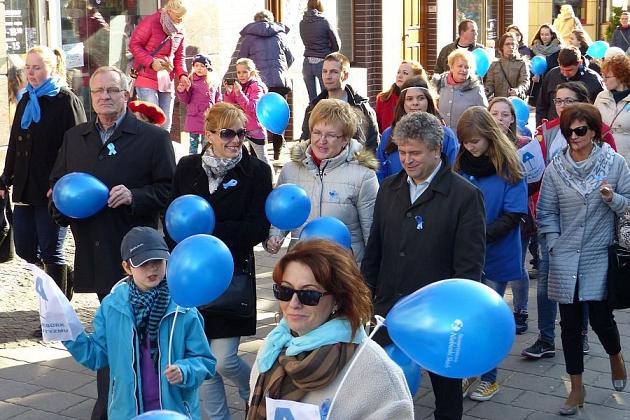 Niebieski Marsz dla Autyzmu przemaszerował przez miasto