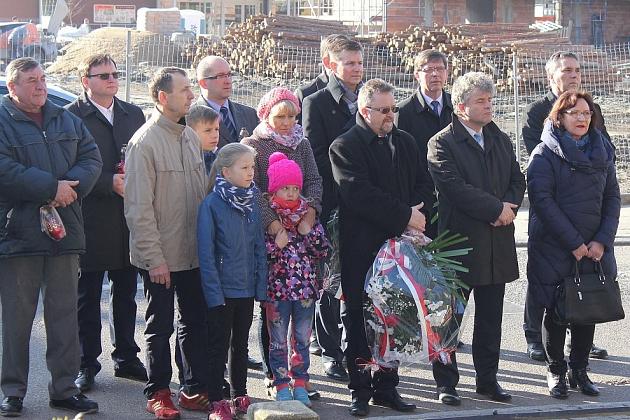 Syreny, kwiaty i znicze w 5. rocznicę katastrofy smoleńskiej