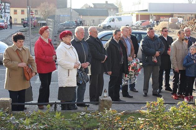 Syreny, kwiaty i znicze w 5. rocznicę katastrofy smoleńskiej