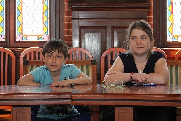 Szybko czytali o książkach i kamieniach szlachetnych