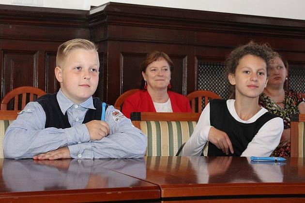 Szybko czytali o książkach i kamieniach szlachetnych