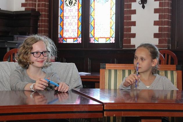 Szybko czytali o książkach i kamieniach szlachetnych