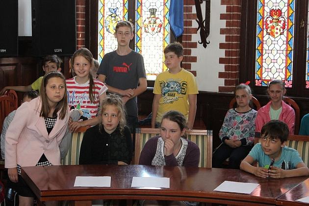 Szybko czytali o książkach i kamieniach szlachetnych