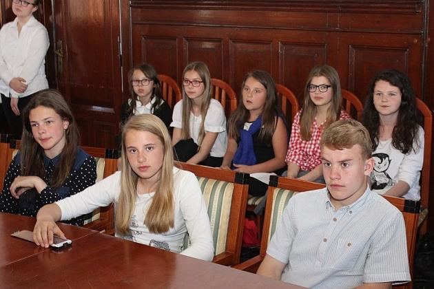 Szybko czytali o książkach i kamieniach szlachetnych