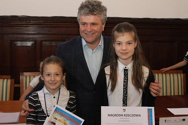 Szybko czytali o książkach i kamieniach szlachetnych