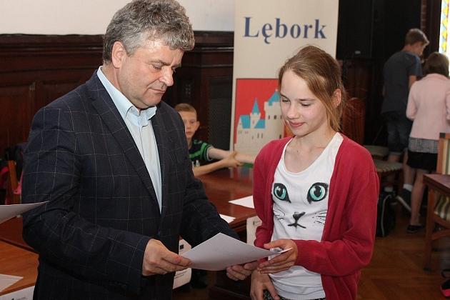 Szybko czytali o książkach i kamieniach szlachetnych