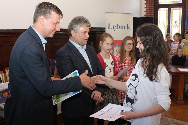 Szybko czytali o książkach i kamieniach szlachetnych