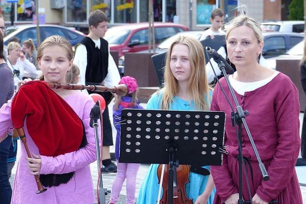 Pląsy w średniowiecznych rytmach