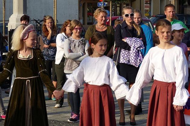 Pląsy w średniowiecznych rytmach