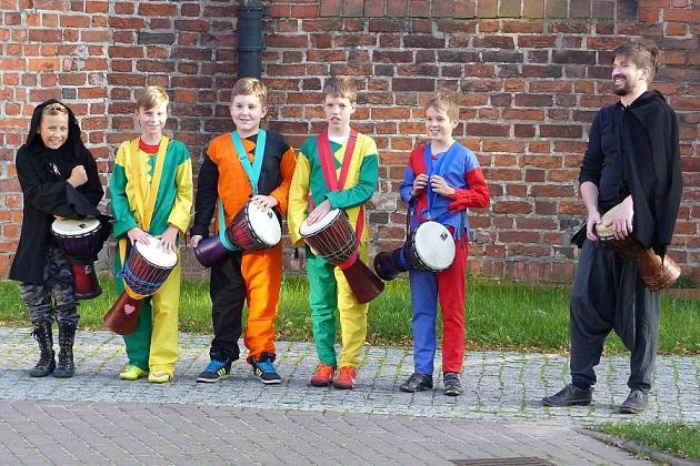 Pląsy w średniowiecznych rytmach