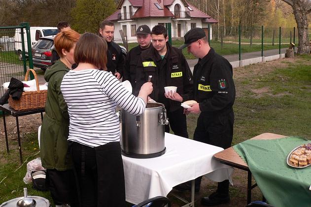 Wysprzątali rzekę Łebę