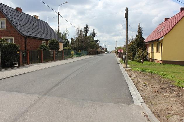 Nowy asfalt na Spółdzielczej i Hibnera