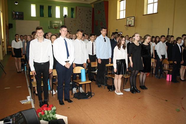 Uczniowie odebrali świadectwa i rozpoczęli wakacje