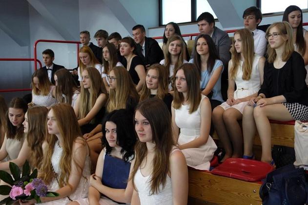 Uczniowie odebrali świadectwa i rozpoczęli wakacje