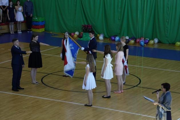 Uczniowie odebrali świadectwa i rozpoczęli wakacje