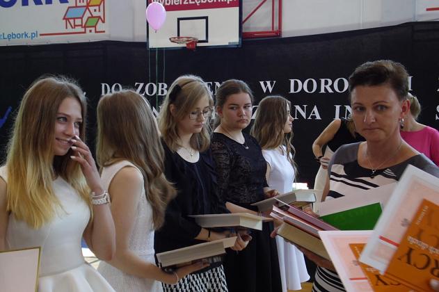 Uczniowie odebrali świadectwa i rozpoczęli wakacje