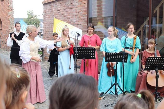 Warsztaty i pokazy tańców dawnych