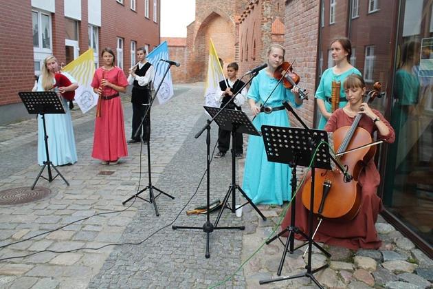 Warsztaty i pokazy tańców dawnych