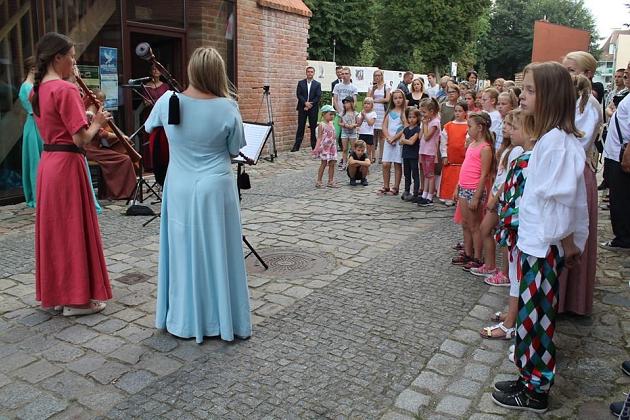 Warsztaty i pokazy tańców dawnych