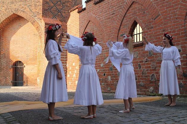 Warsztaty i pokazy tańców dawnych