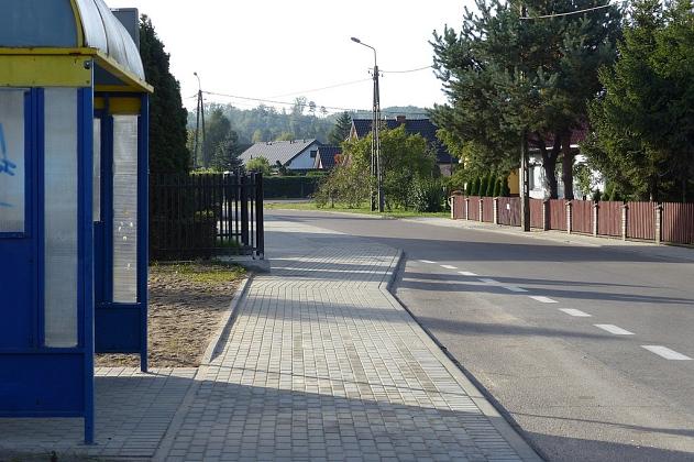 Ks. Gracza z nowym chodnikiem