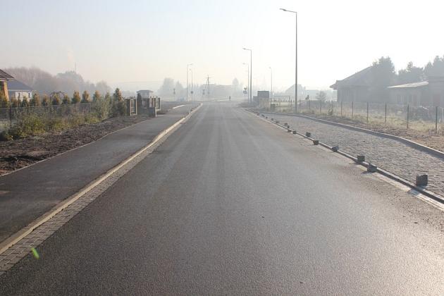 Buczka z afaltem do granic miasta