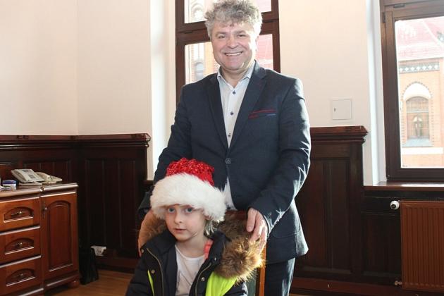 Przedszkolaki ze świąteczną wizytą w ratuszu