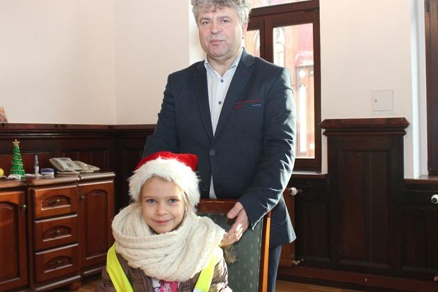 Przedszkolaki ze świąteczną wizytą w ratuszu