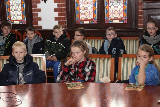 Uczniowie ze szkoły w Garczergorzu z wizytą w ratuszu